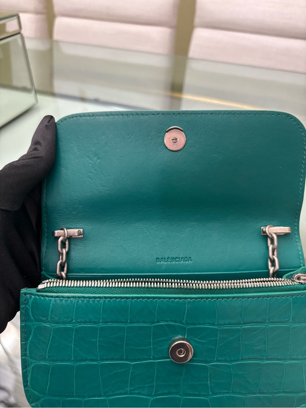 Authentic Balenciaga Gossip Wallet on Chain (WOC) in Jade green - Picture 3 of 15